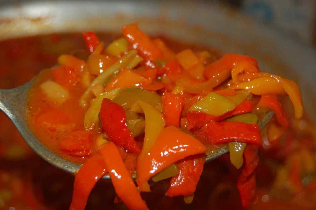 Як приготувати лечо з перцю та помідорів