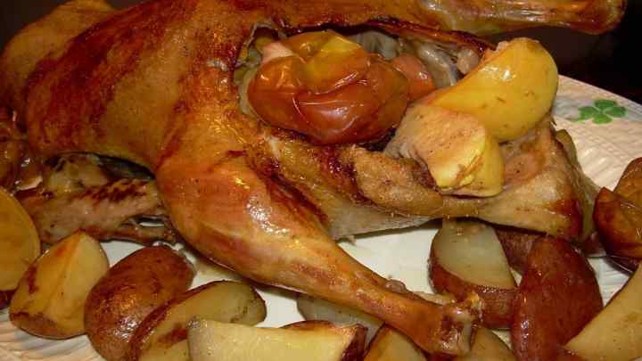 Як приготувати качку в мультиварці з картоплею