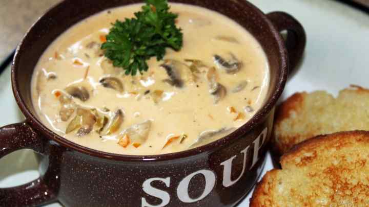 Як приготувати грибний суп з плавленим сиром