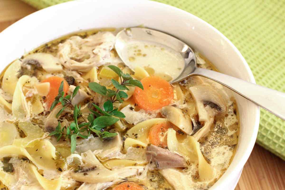 Рецепт грибного супу з білих грибів з макаронами