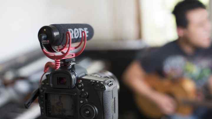 Як встановити камеру і мікрофон