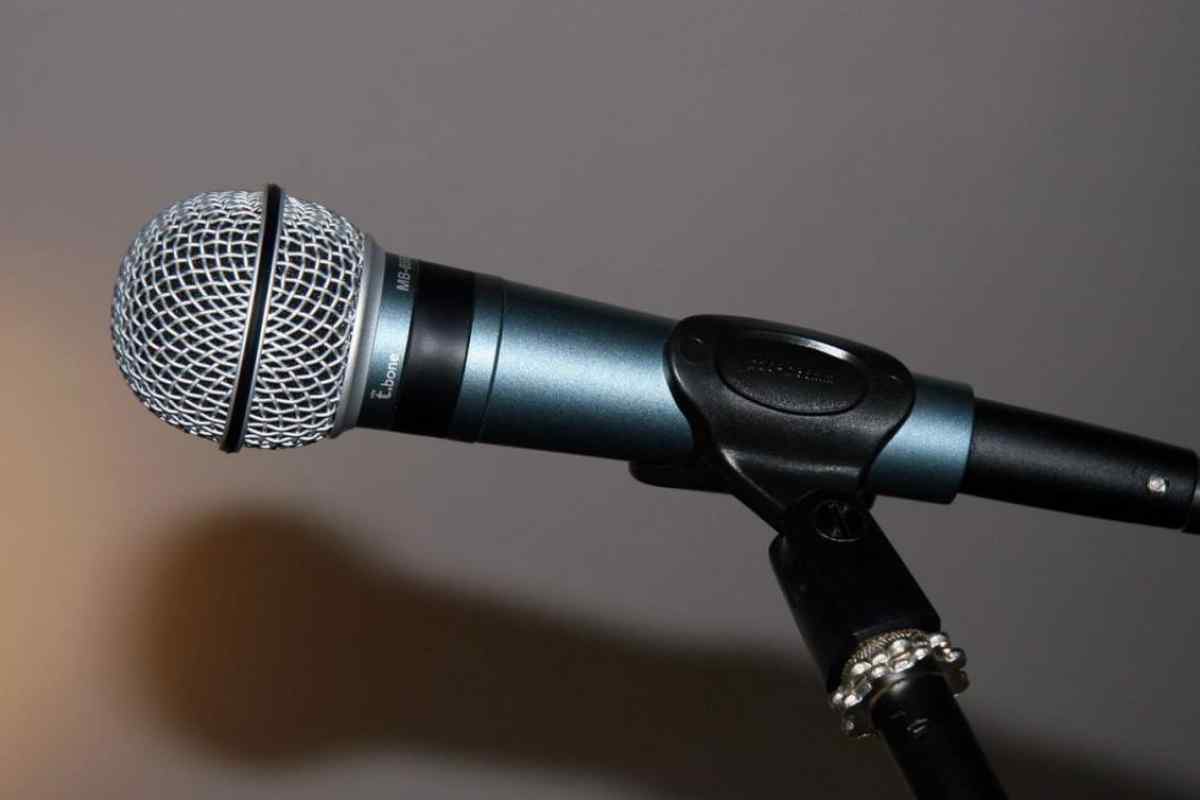 Як прибрати затримку мікрофона