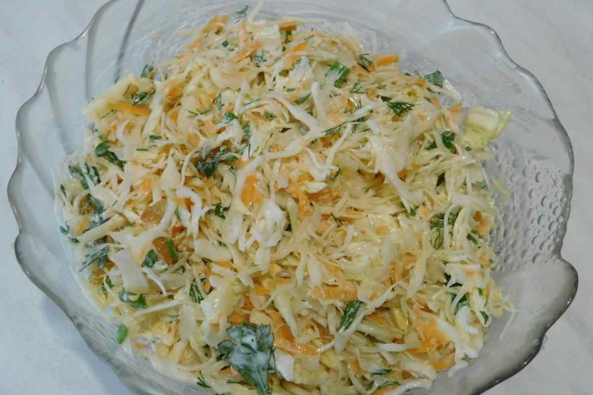 Як приготувати ніжний салат зі свіжої капусти