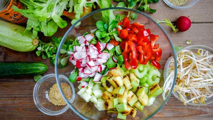 Як приготувати смачний салат з овочів
