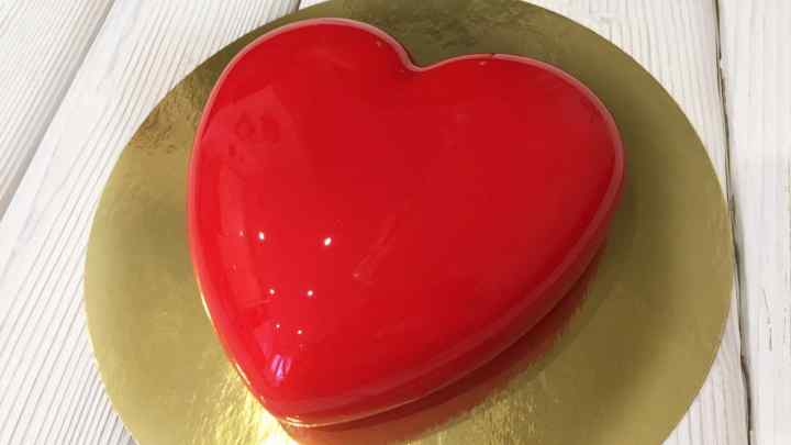 Як приготувати торт у формі серця