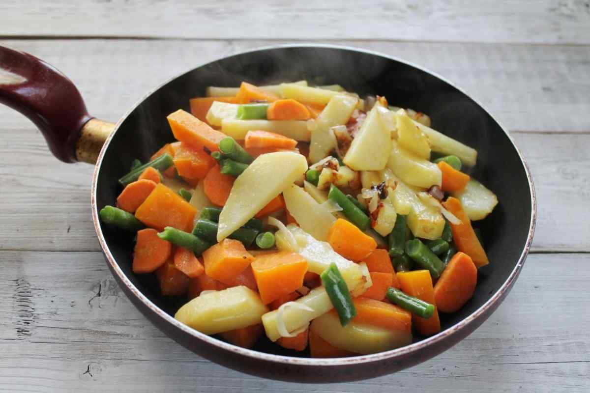 Як приготувати шару страву з овочів із зеленню