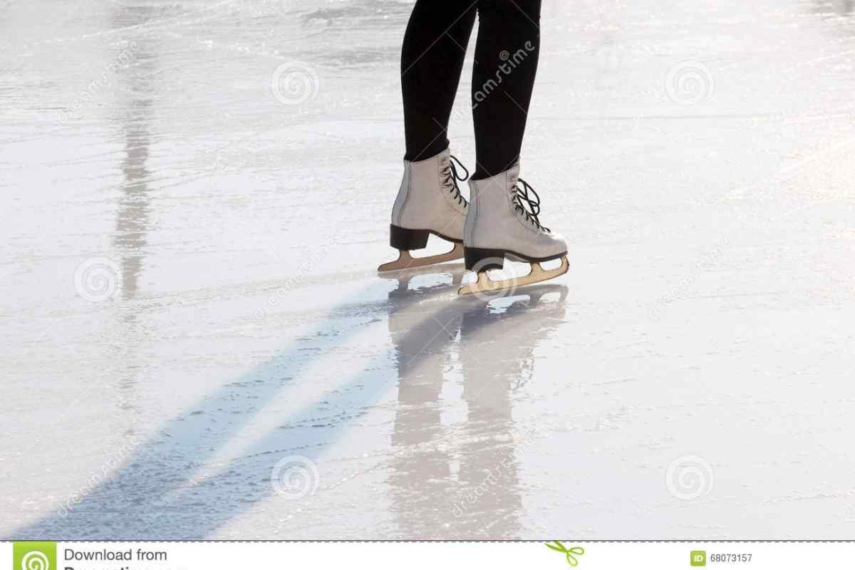 Як навчитися їздити на ковзанах задом