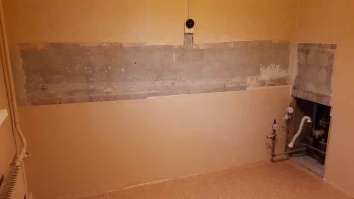 Як закріпити стінову панель на кухні