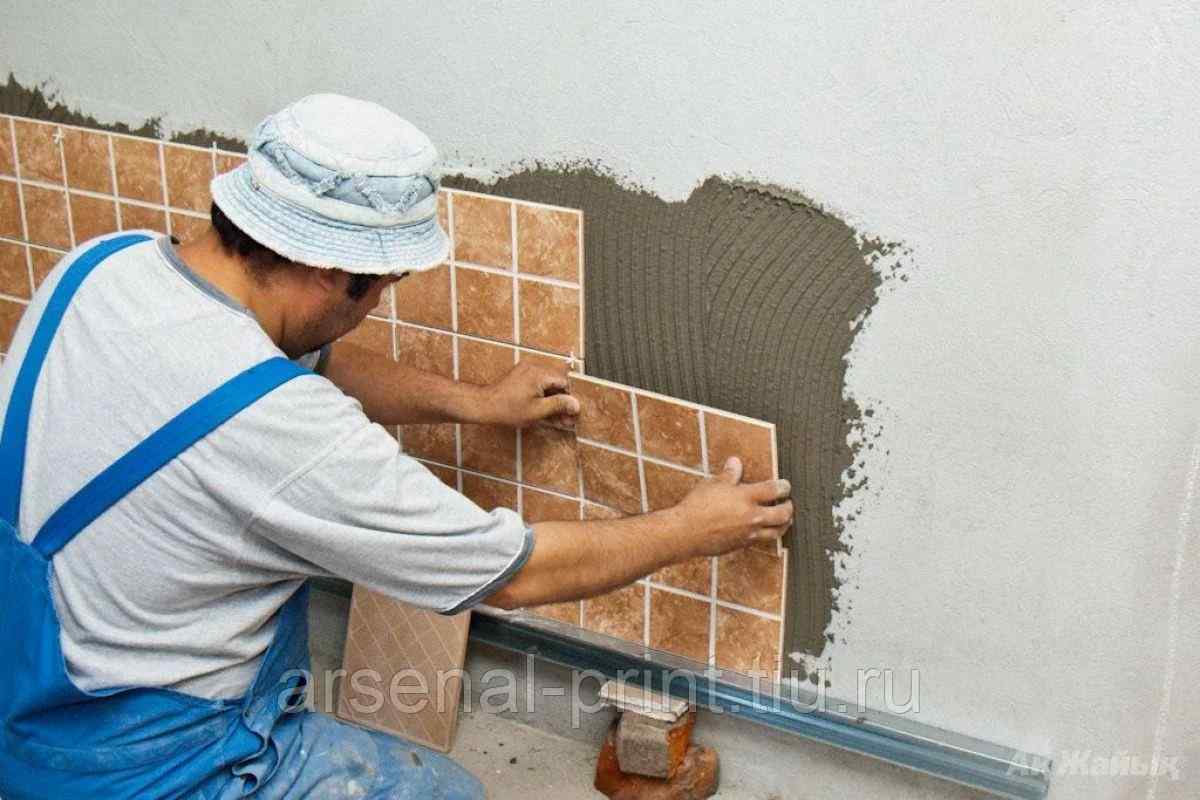 Як класти керамічну плитку на стіни