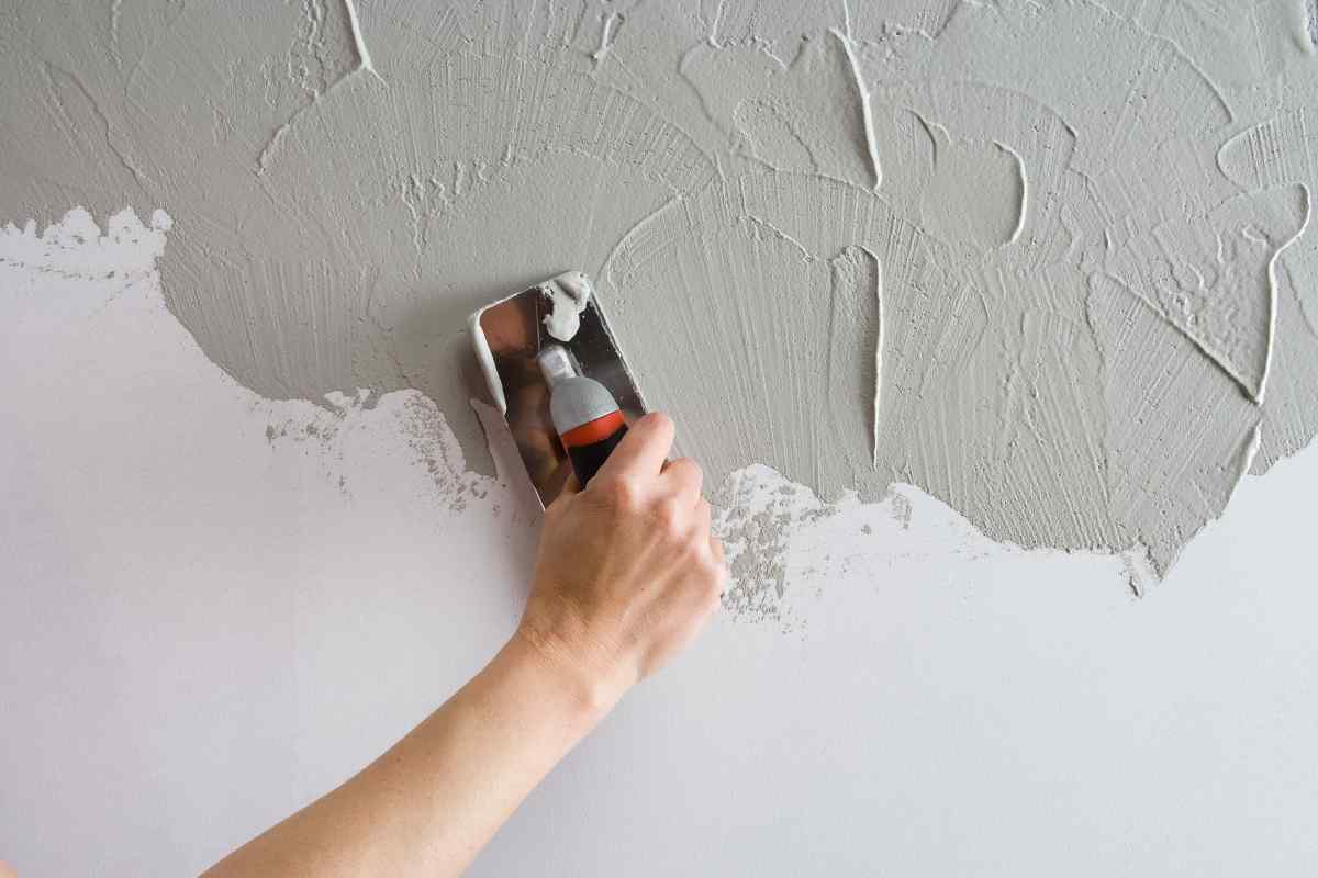 Як наносити шпатлівку на стіни
