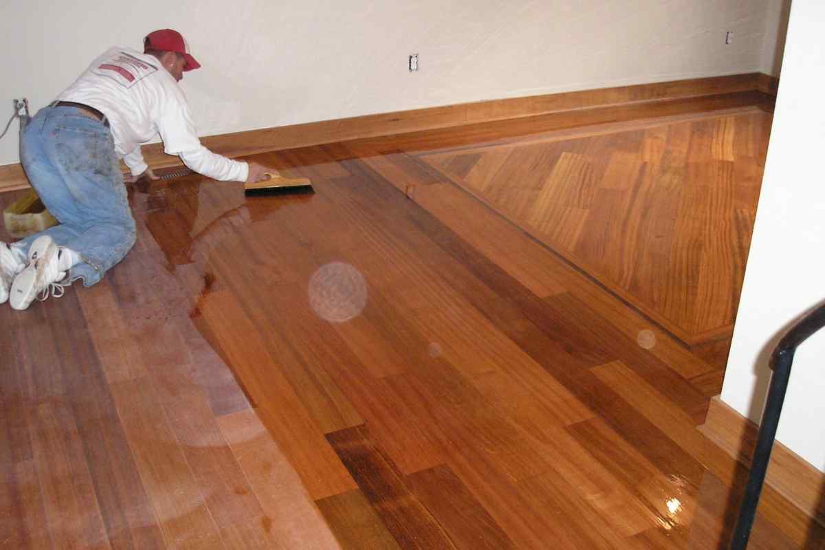 Як зняти фарбу з дерев 'яної підлоги