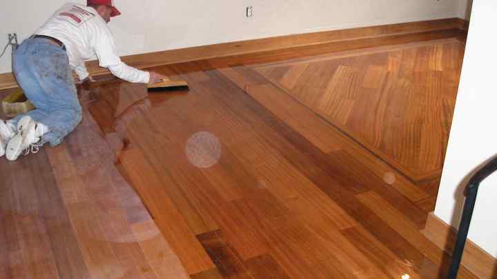 Як зняти фарбу з дерев 'яної підлоги