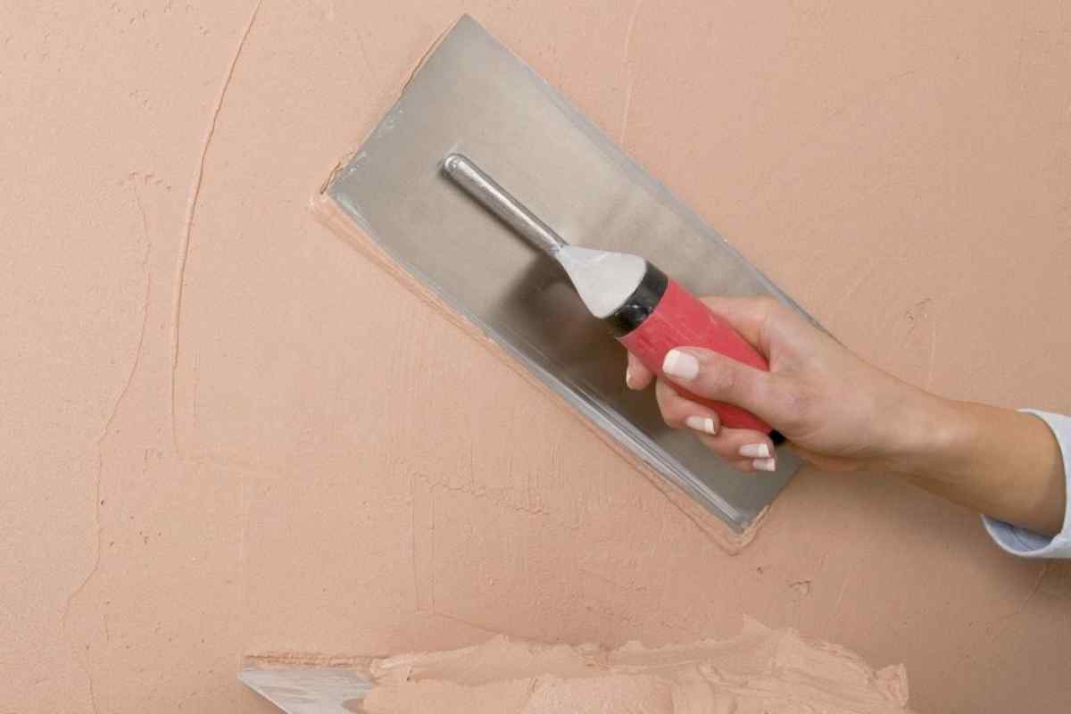 Як шпаклювати стелю і стіни