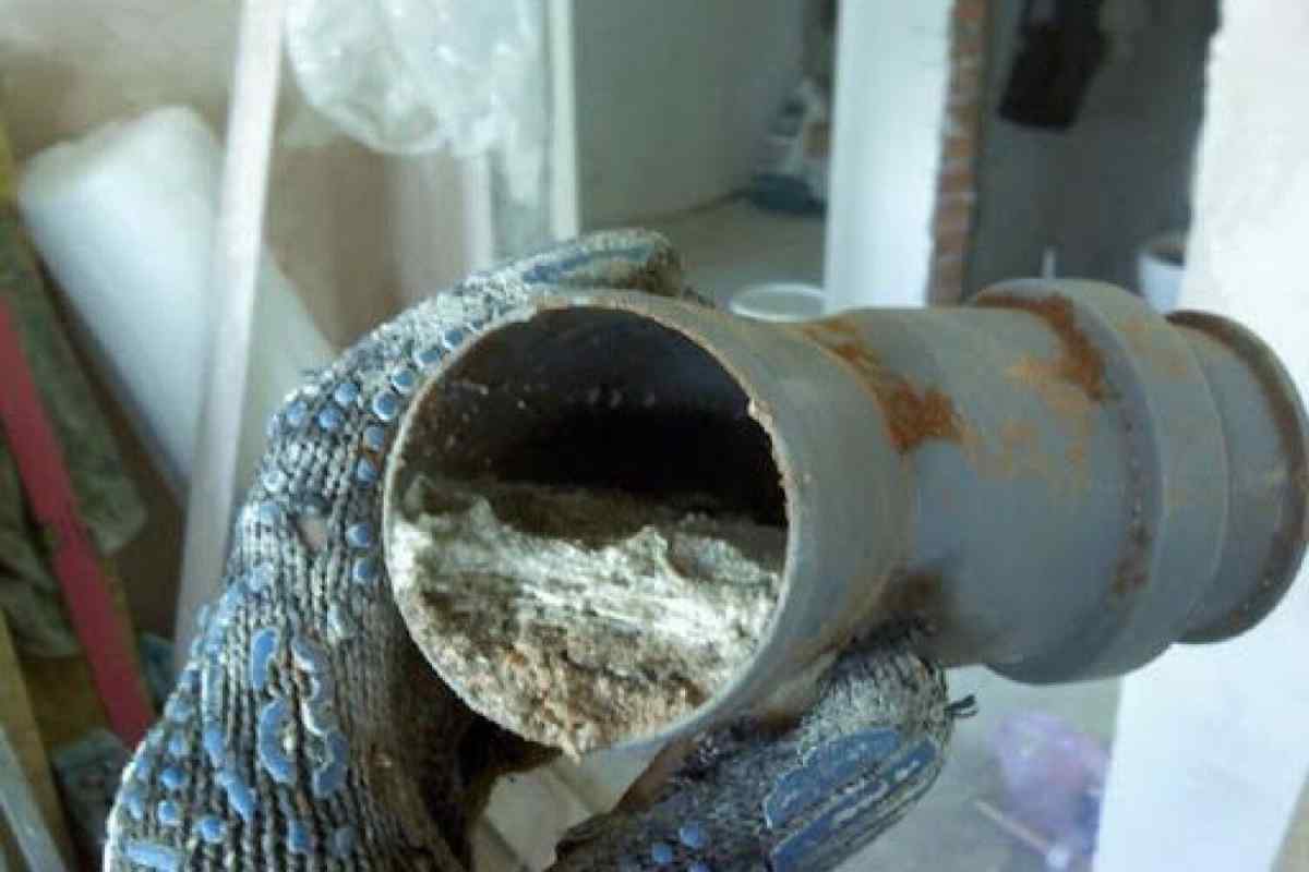 Як очистити каналізаційні труби