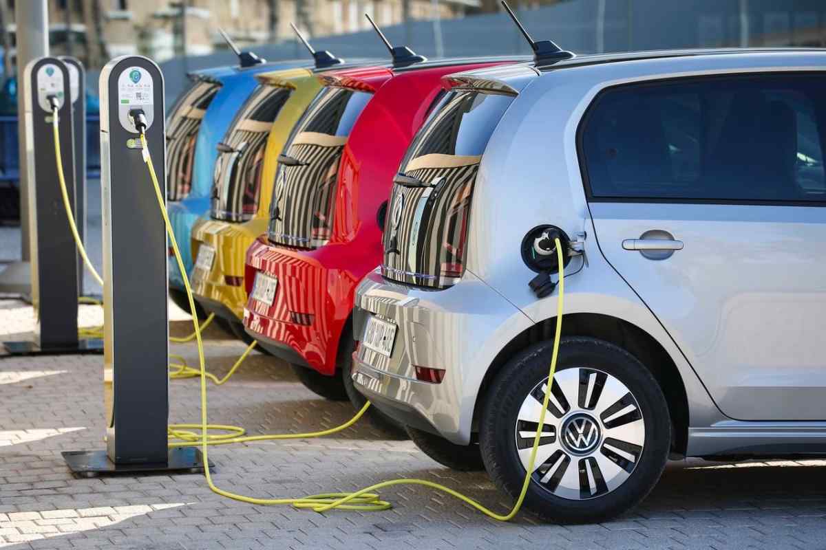 10 найбільш економічних електромобілів, власники яких можуть не переживати про заряді батареї