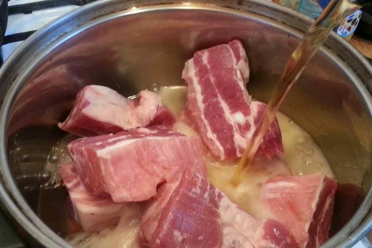 Як смачно замаринувати свинячу шию