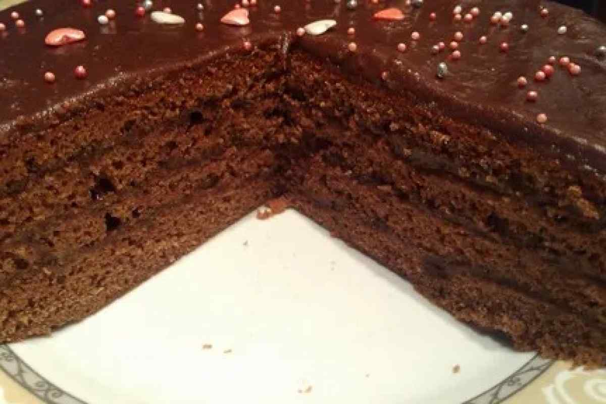 Як приготувати шоколадний торт з чорницею