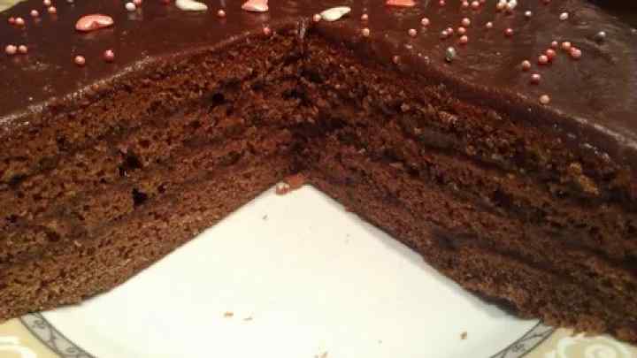 Як приготувати шоколадний торт з чорницею