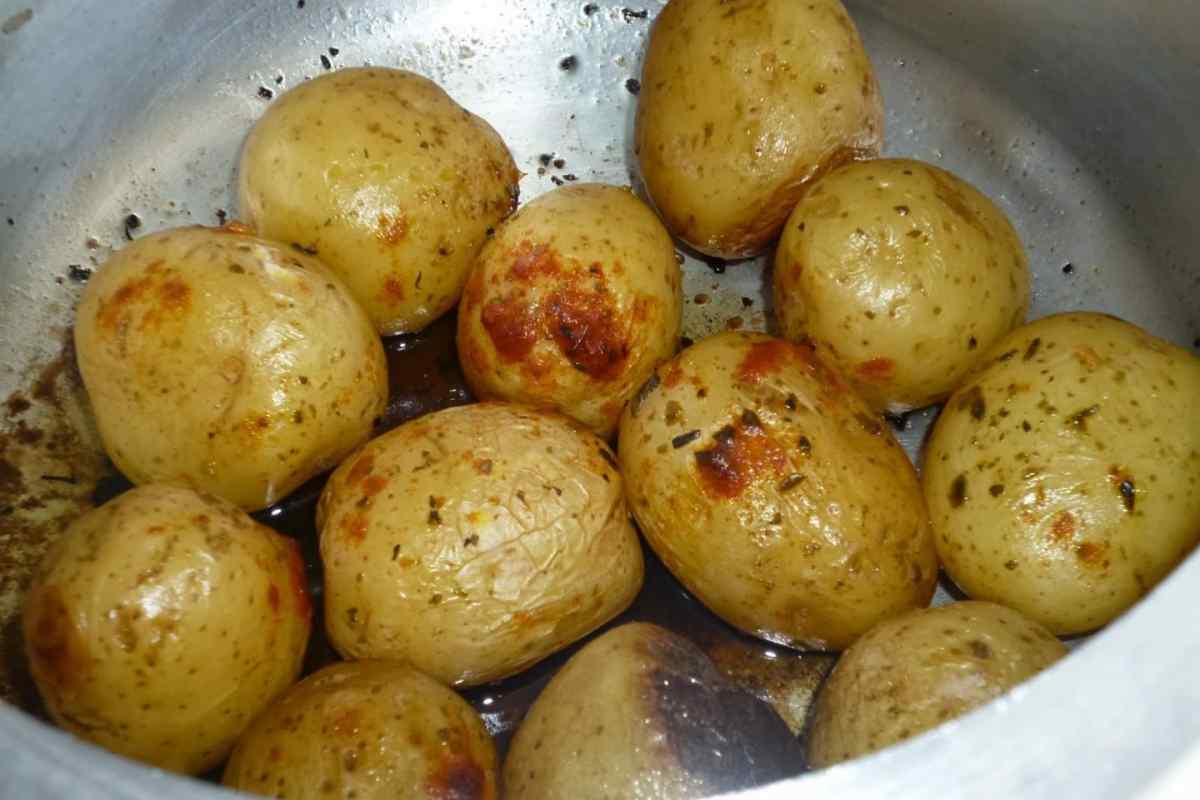 Класичний рецепт картоплі з тушонкою: готуємо страву, знайому з часів СРСР