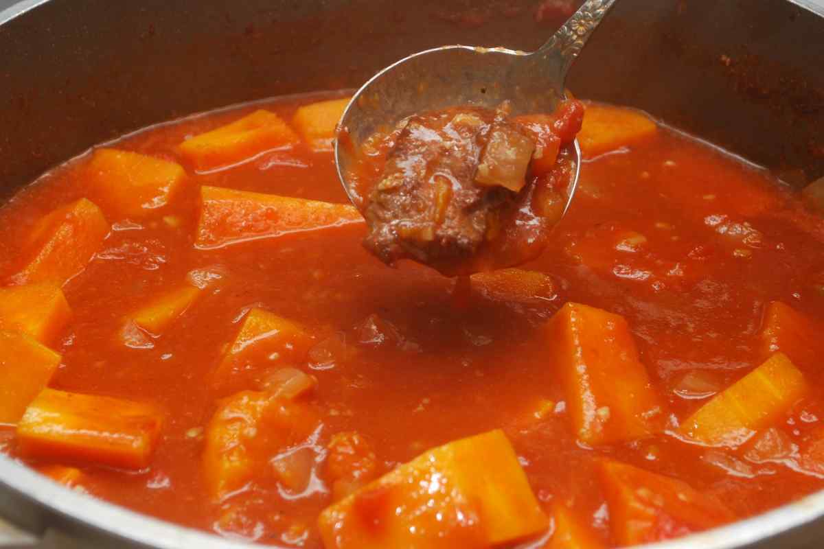 Як приготувати тушковану яловичину з морквою