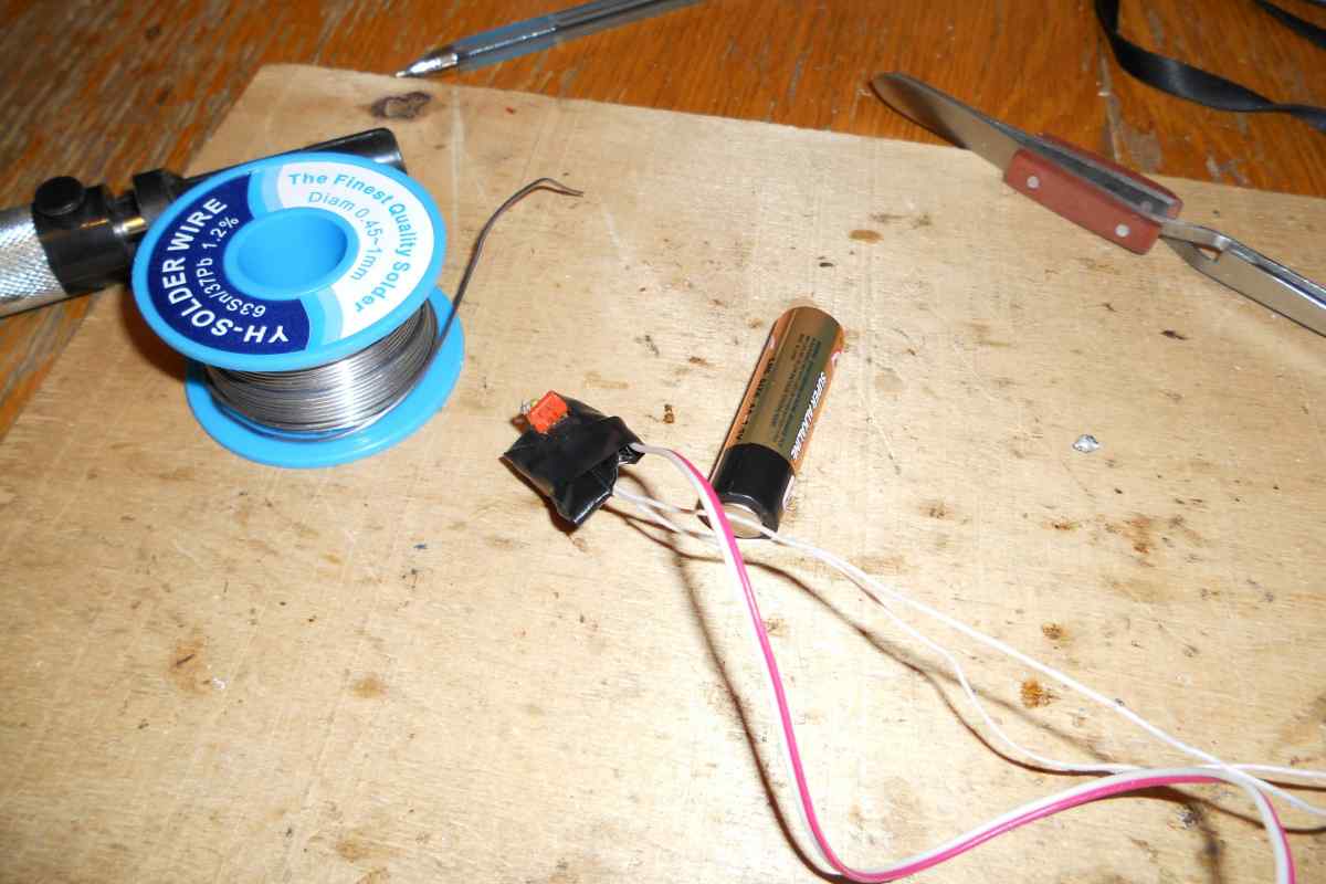 Як підключити світлодіод до батарейки