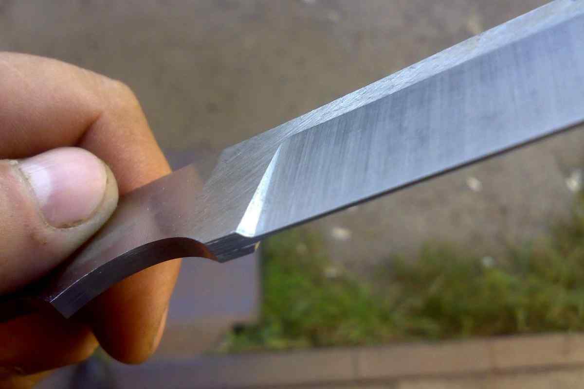 Макетний ніж: як вибрати і як використовувати
