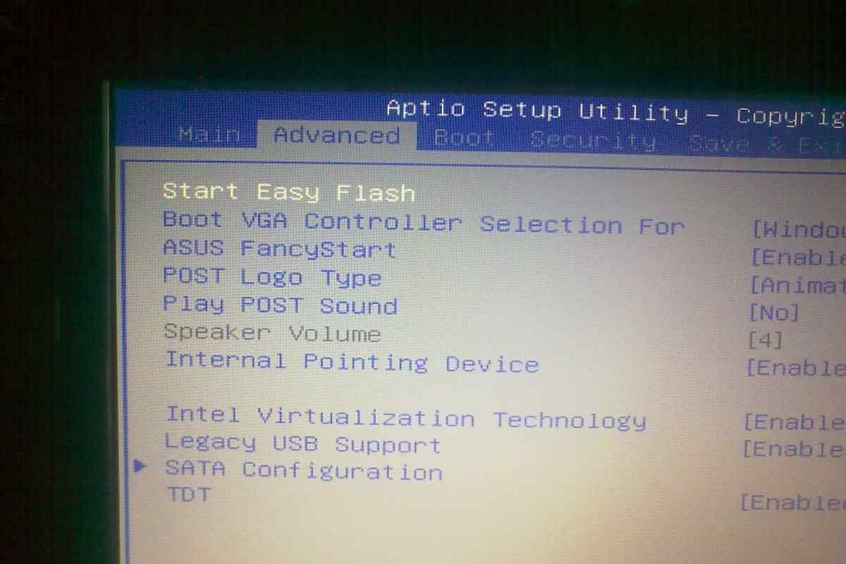 Як завантажити BIOS на ноутбуці