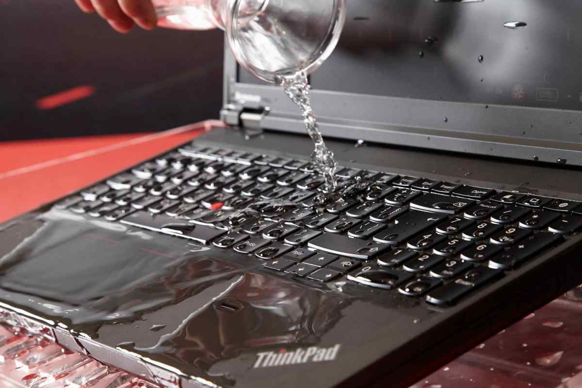 Що робити, якщо ноутбук залили водою