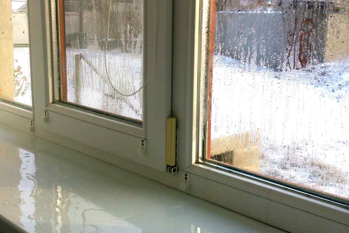 Чому взимку потіють вікна