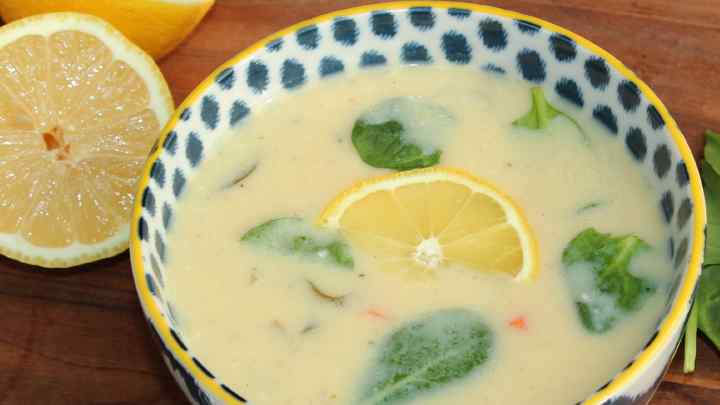 Як приготувати грецький курячий суп з лимоном