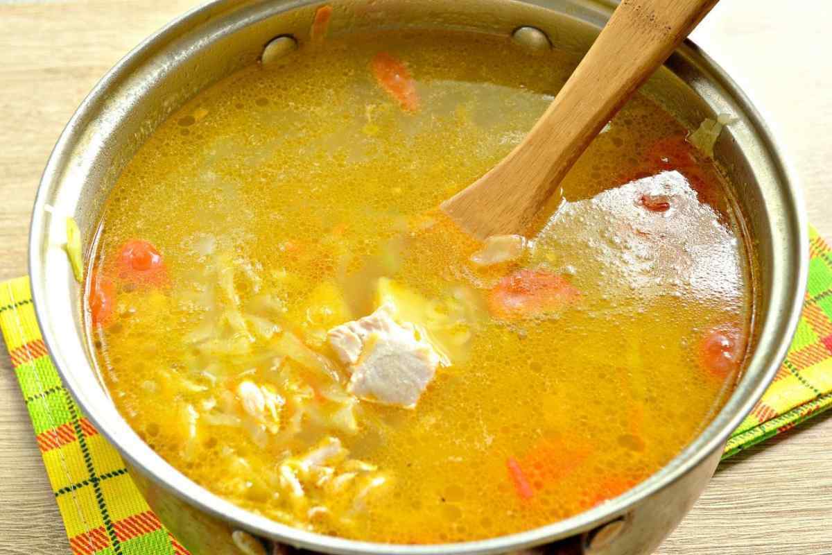 Азіатський суп на курячому бульйоні
