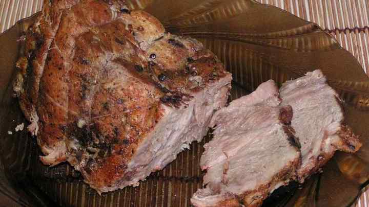Як приготувати свинину в духовці