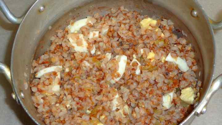 Як смачно приготувати гречку в горщиках у духовці
