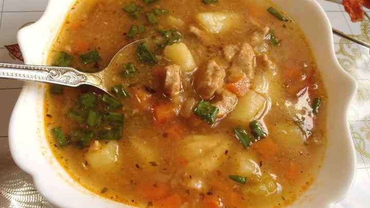 Легкий суп з овочами і сирними кульками