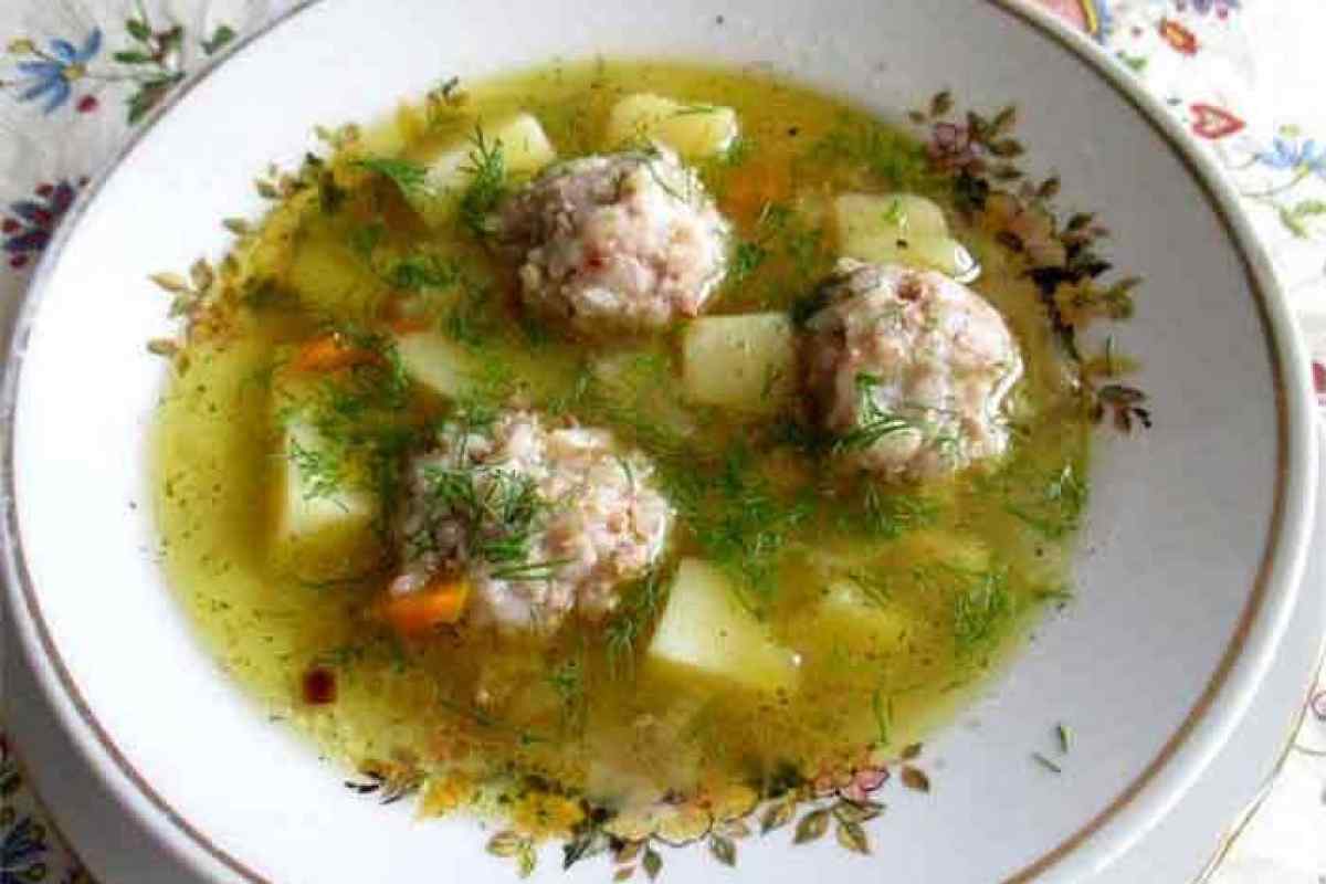 Іранський суп "" Гонді "" з курячими фрикадельками