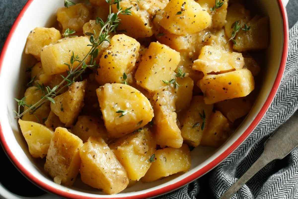 Як приготувати тушковану картоплю з м 'ясом