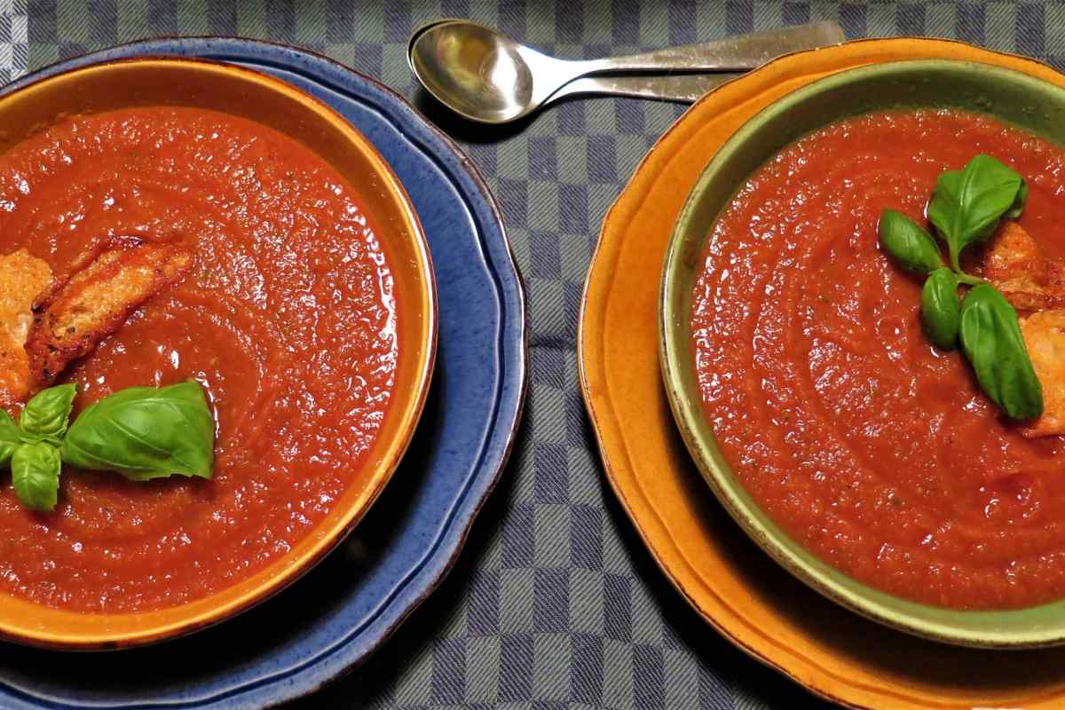 Квасолевий суп із запеченими помідорами