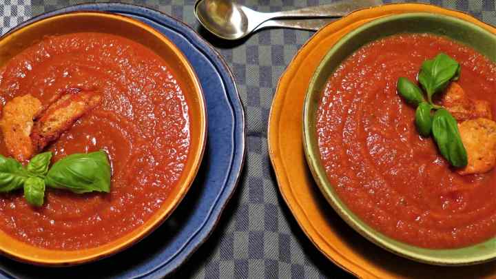 Квасолевий суп із запеченими помідорами