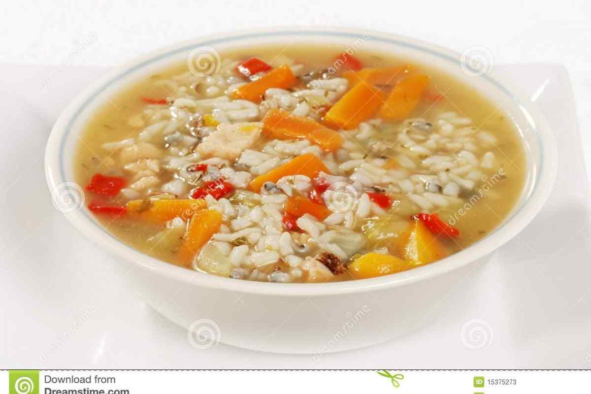 Курячий суп з рисом і горіхами