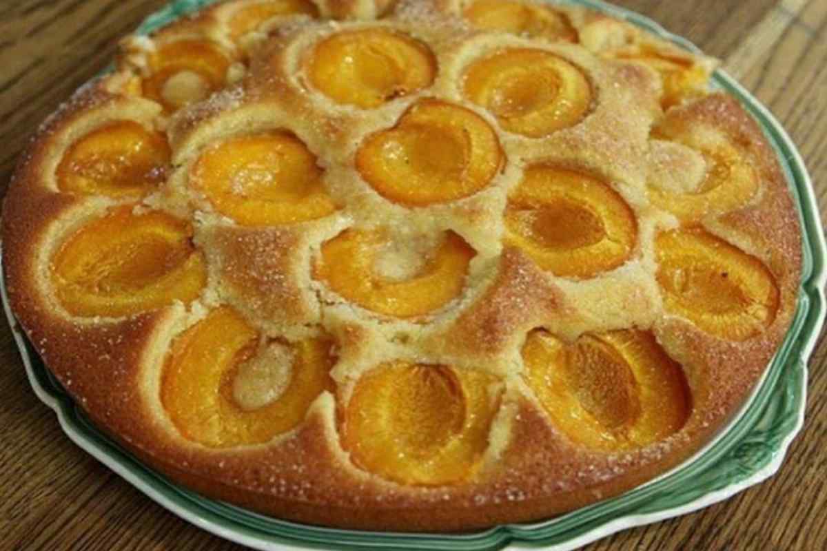 Ароматний абрикосовий пиріг