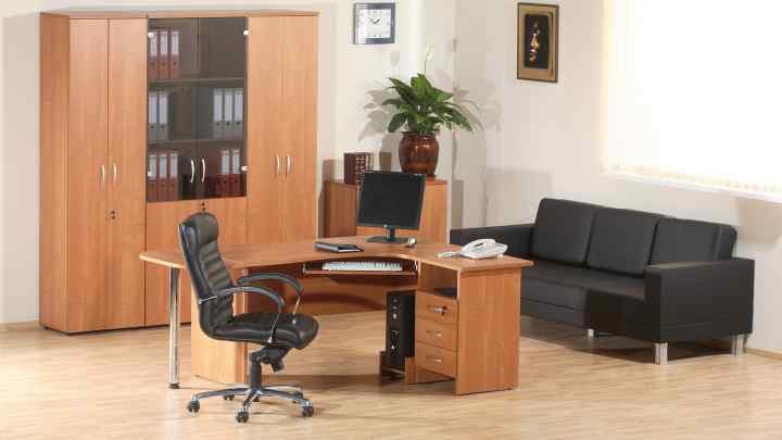 Як купити вживані меблі для офісу