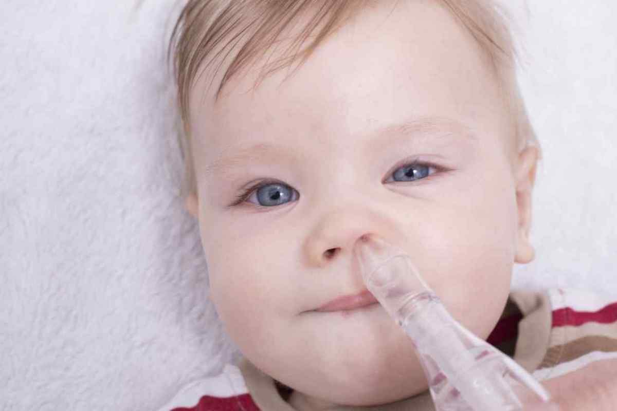 Як очистити ніс малюку