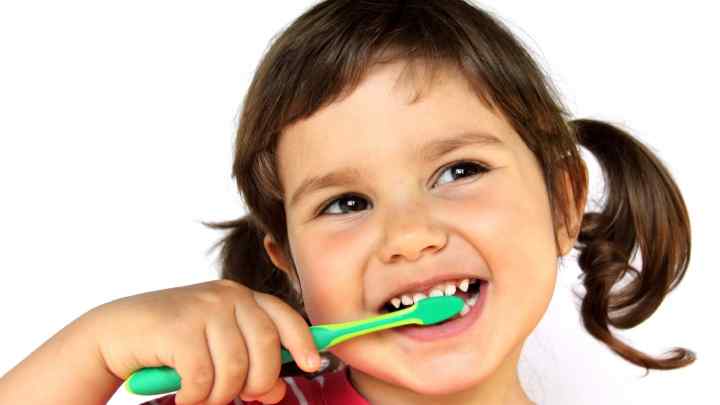 Як доглядати за зубами дитини