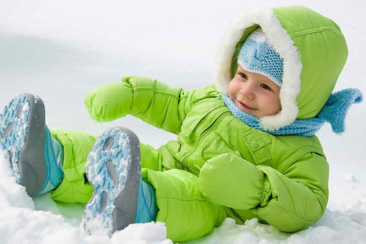 Як одягнути немовляту взимку