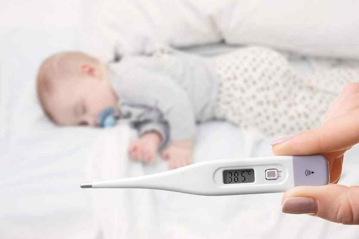 Як зняти температуру у дитини до року