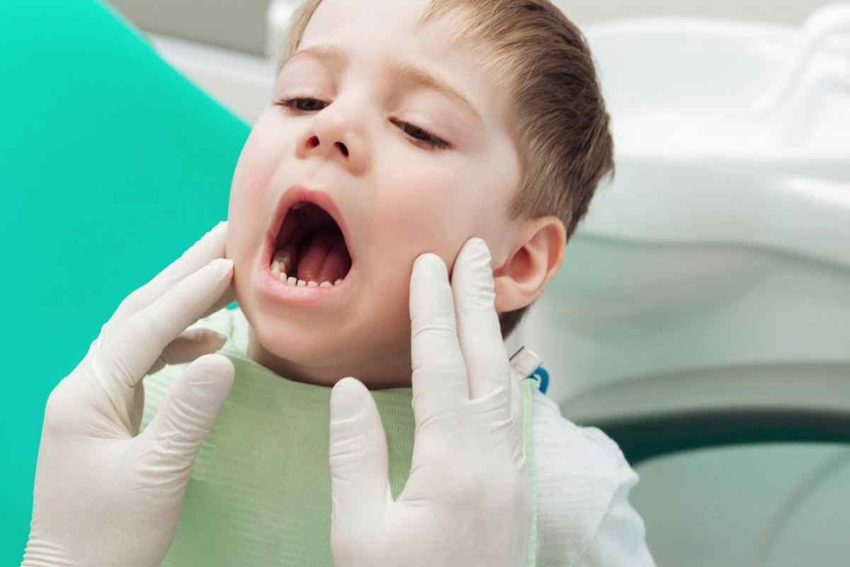 Чому діти скриплять зубами