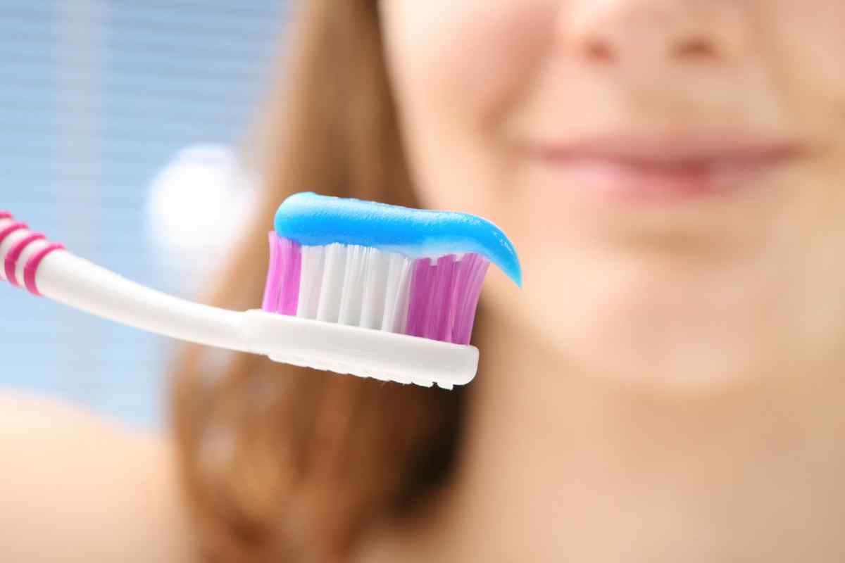 Як правильно вибрати зубну щітку для однорічної дитини