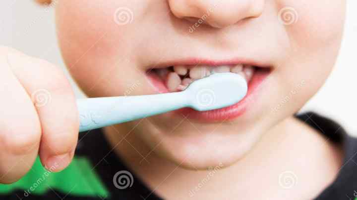 Чи можна чистити зуби содою харчовій дитині