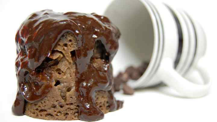 Ванільний і шоколадний кекс у мікрохвильовці