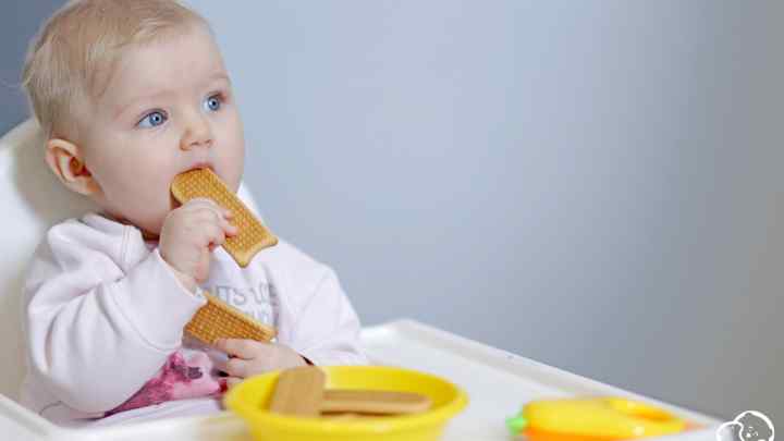 Яким має бути перший прикорм для малюка